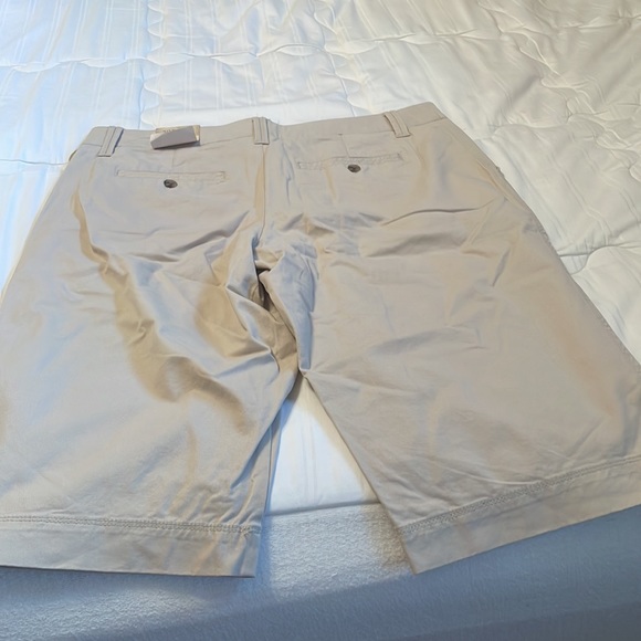 Women’s Bermuda shorts - Picture 2 of 3